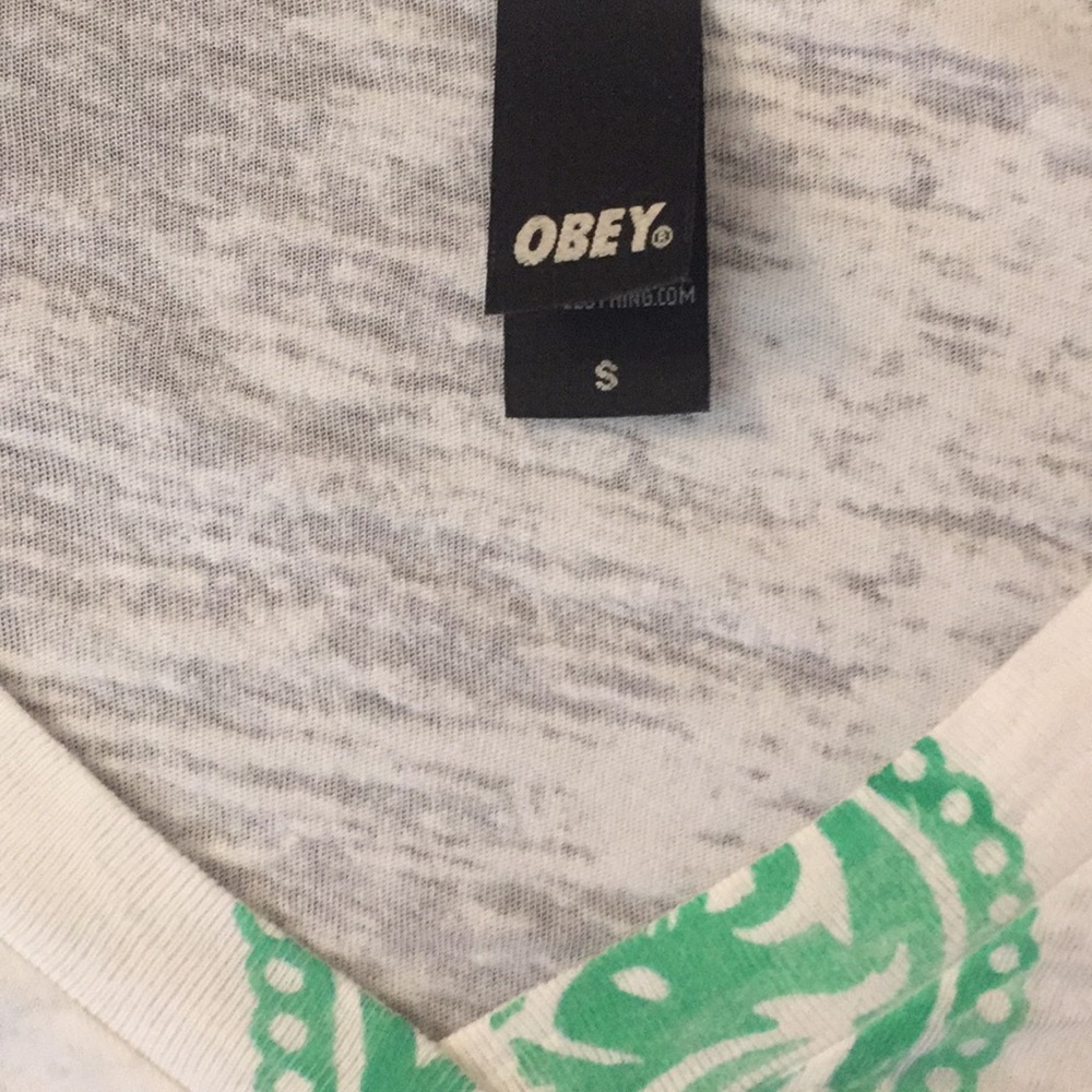 S Obey tee ✌️ - Picture 5 of 5